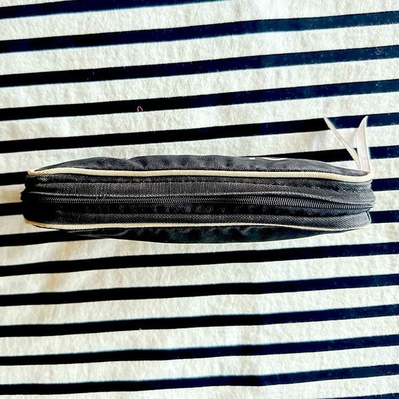 Authentic CHANEL canvas beauty pouch vintage rare - Picture 4 of 13